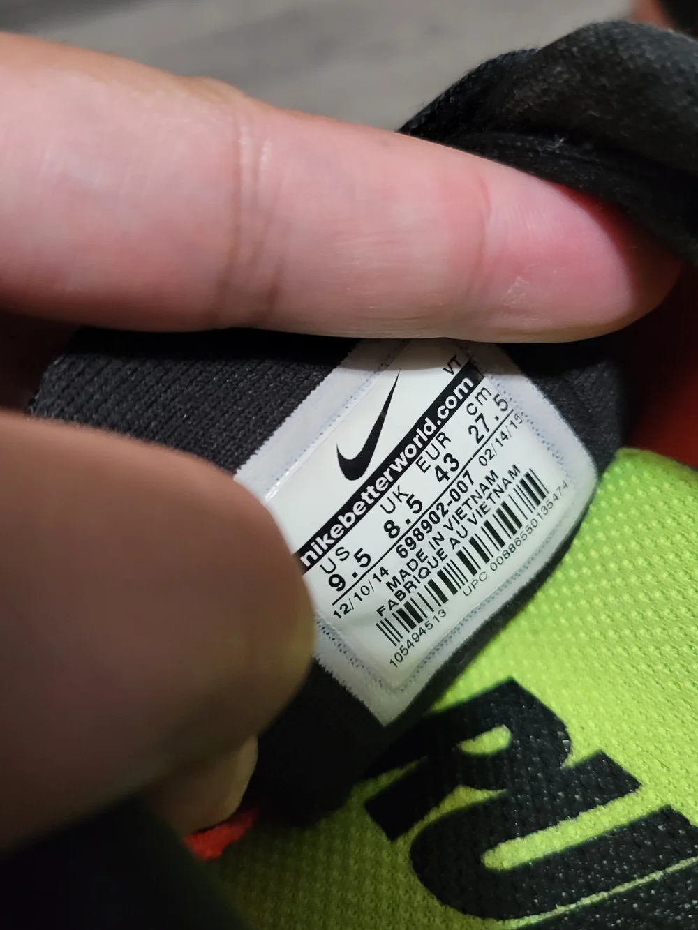 Nike Air Max 2015 Size 9.5 Black Volt Hot Lava 698902-007 Shoes